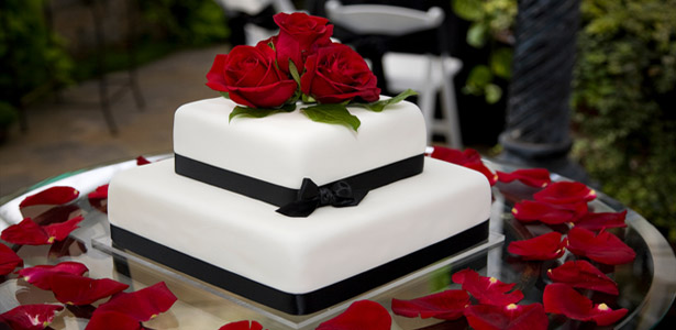 A Beautiful Chicago Wedding Cake All weddings include minimum three 